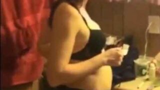 تنزيل افلام سكس الزوج ضعيف يعطي زوجتة الفحل الجامد